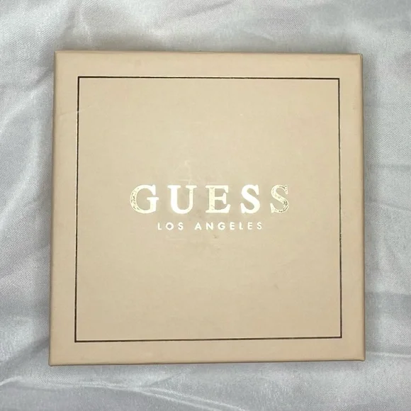 Guess Gold Chain Bracelet Trio Boxed Set 7.5” Gold-tone Stretch Bracelets NEW - Picture 3 of 6